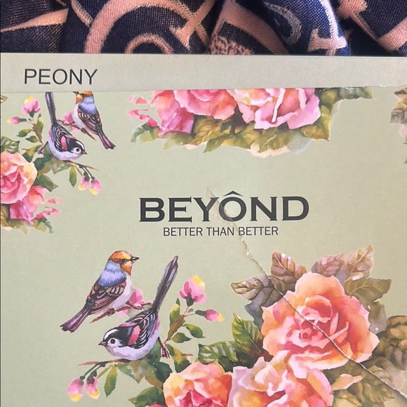 New! Beyond Eyeshadow Palette - Picture 5 of 5
